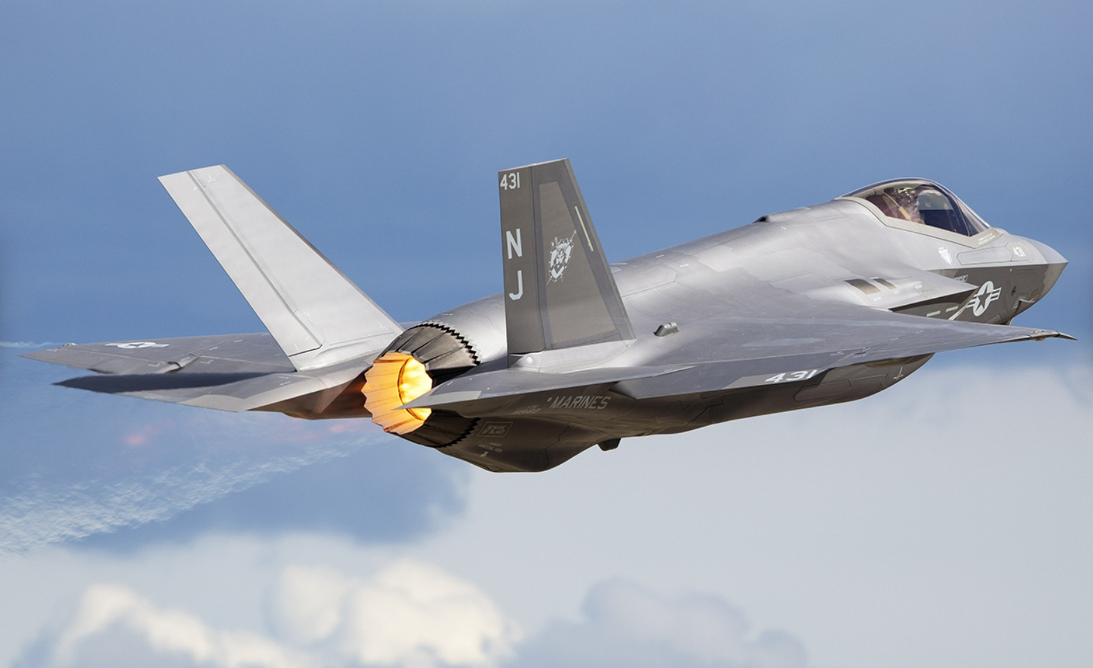 F-22 Raptor Vs F-35 Lightning II: Clash Of The Titans In Modern Aerial ...